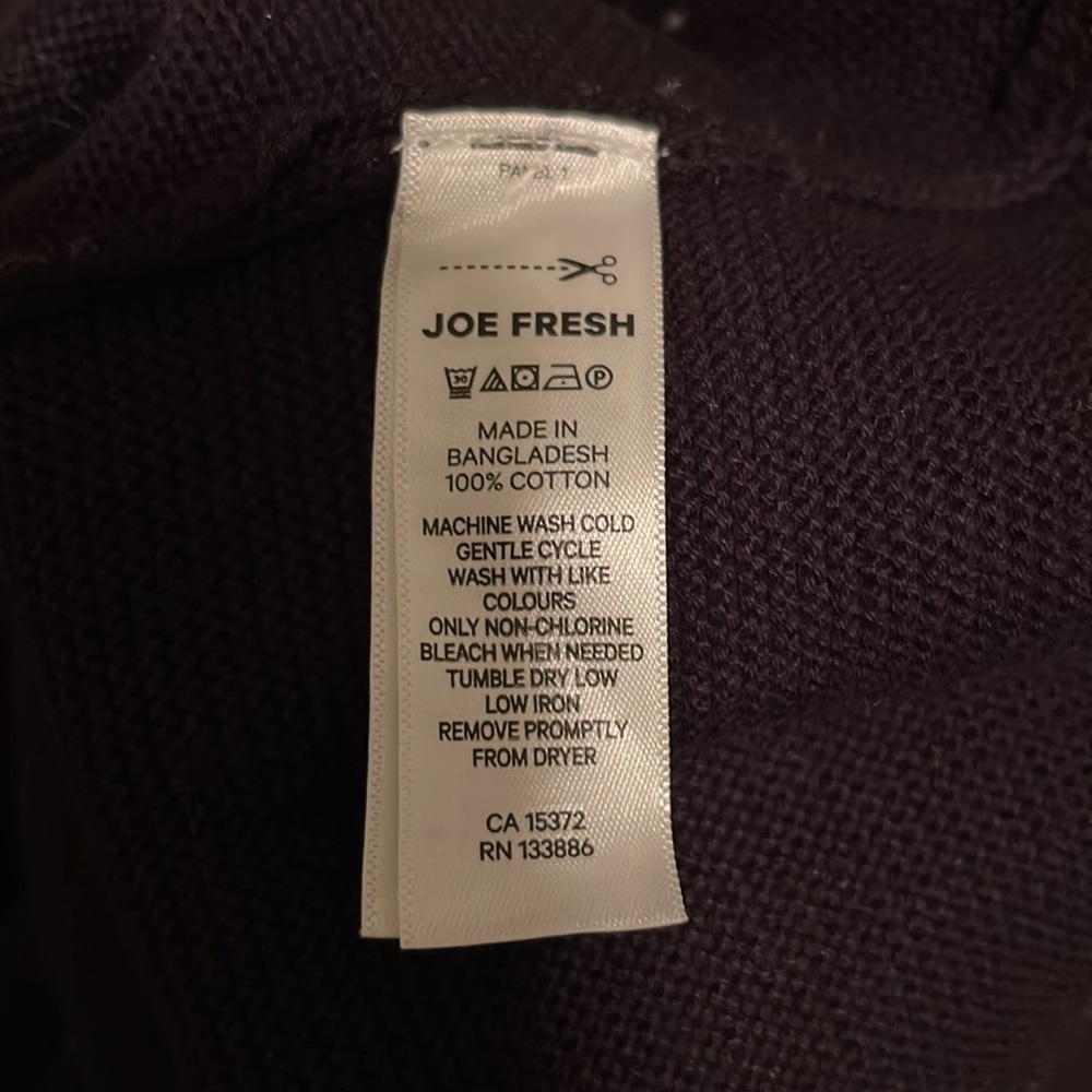 JOE FRESH  v neck sweater, black. Size medium - Picture 5 of 6